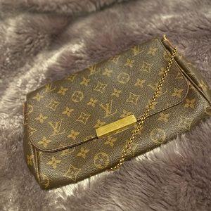 LV Louis Vuitton, brown small gold chain, clutch flap